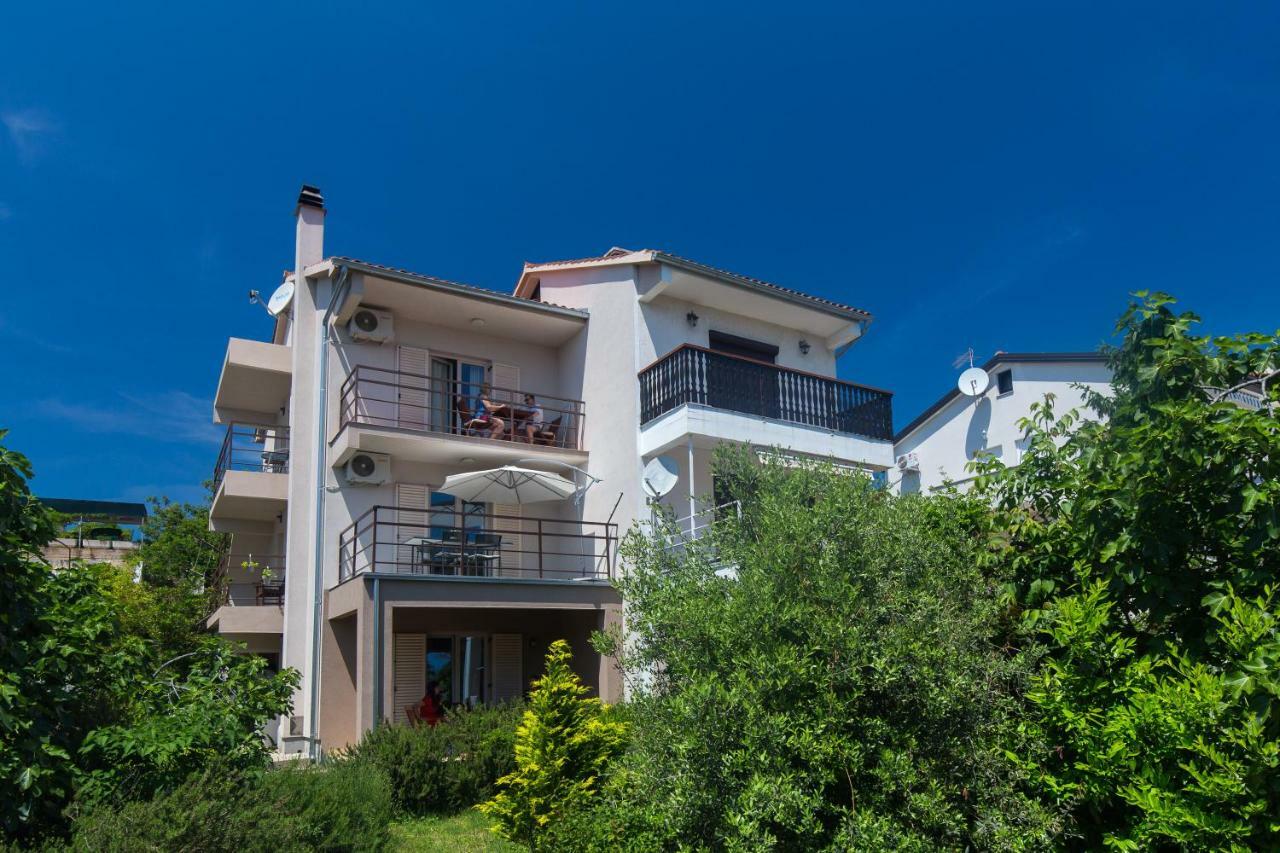 Apartments Marta Krk Town Exterior photo